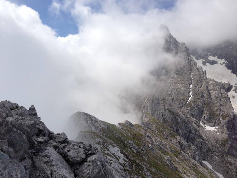 Nebel beim Abstieg von der Schärtenspitze nahe der Blaueishütte (Foto: Nadine Ormo)