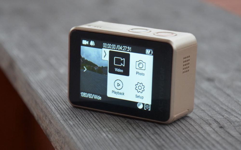 Das Menü der Activeon Action Cam lässt sich per Touchscreen oder über die Hard-Buttons bedienen