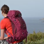 wandern-aussicht-auf-mallorca-mit-rucksack